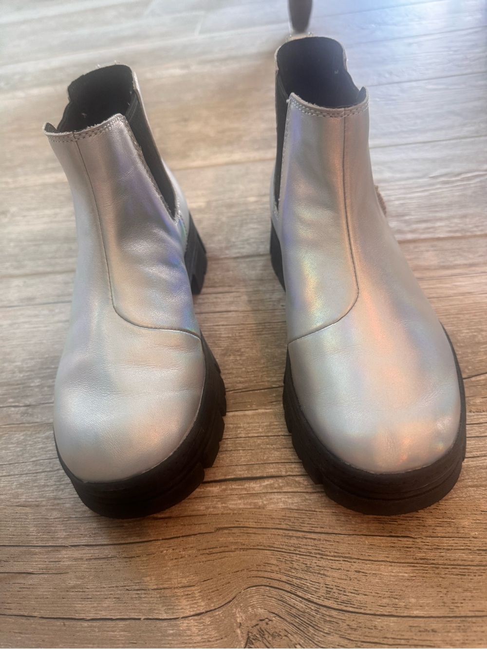 UGG Kids Iridescent Silver Chelsea Boots with Black Lug Sole